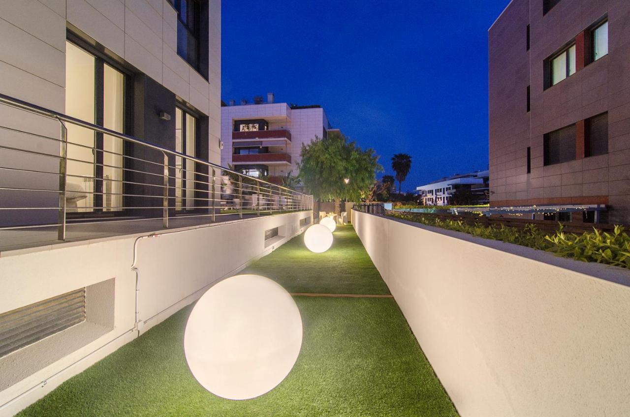 Sitges Spaces Garden Paradise 3 Bedroom, 3 Bathroom, Huge Private Garden-Terrace, Pool- Sleeps Up To 8 Εξωτερικό φωτογραφία